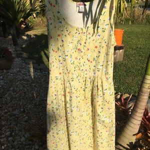 Cute floral summer dress with pockets